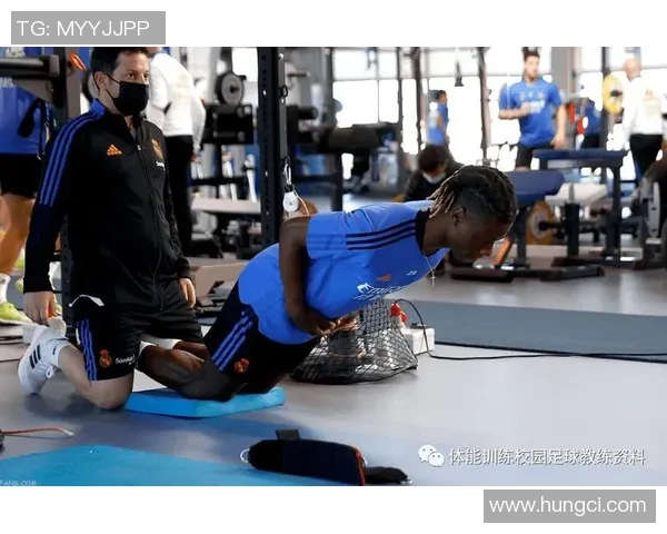 足球球星训练秘诀揭秘提升技术与体能的科学方法与实践技巧